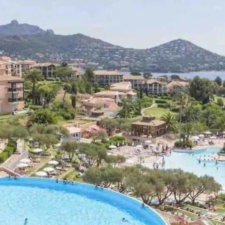 Climatise 4 Prsn / Vue Piscine & Vue Cap Esterel Lägenhet *