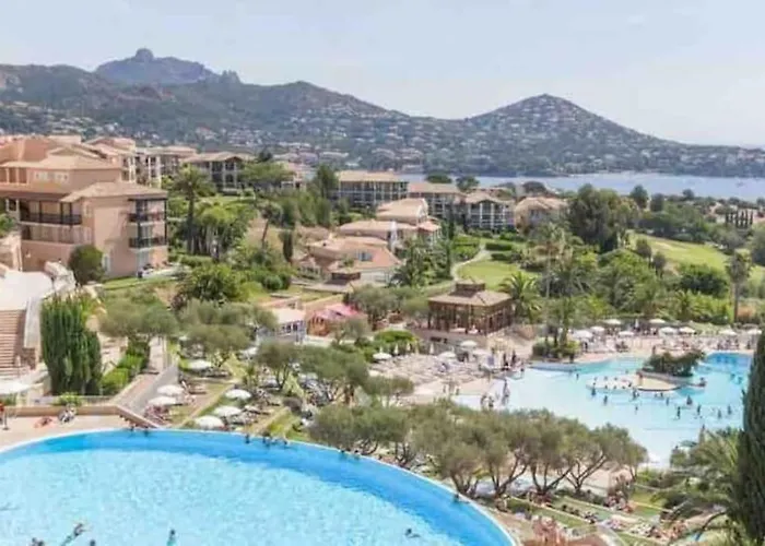 Climatise 4 Prsn / Vue Piscine & Vue Cap Esterel Appartement *