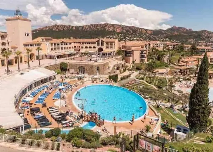 Climatise 4 Prsn / Vue Piscine & Vue Cap Esterel 아파트 Saint-Raphaël